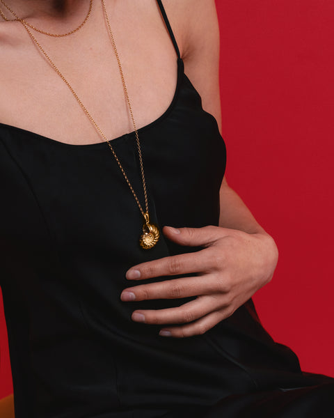Pendant necklace "Golden shell"