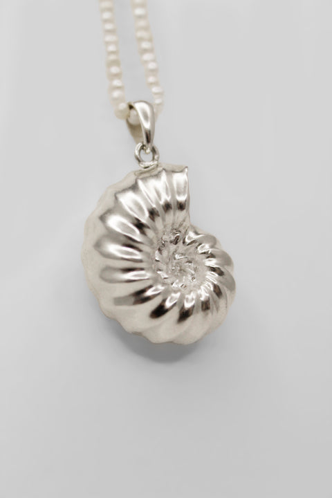 Silver necklace with pearls "Shell whispers"