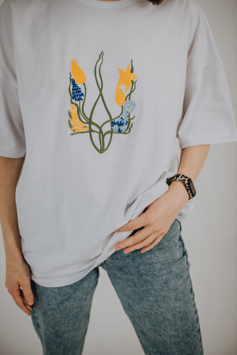 T-shirt "Blossoming Trident" Oversize (center)